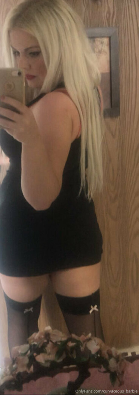 curvaceous barbie modelo libre archivo