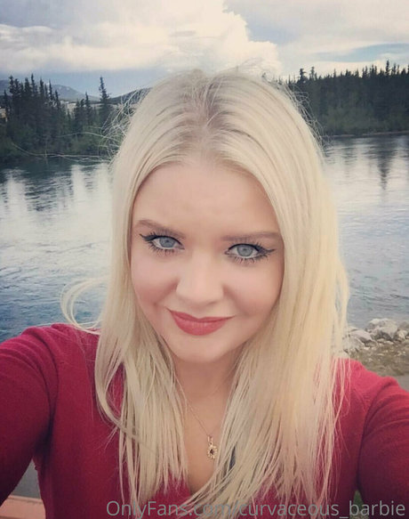 curvaceous barbie actrice libre galeries