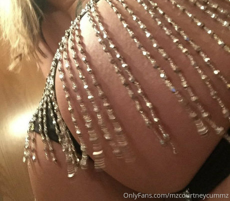 mzcourtneycummz hermosa actriz foto