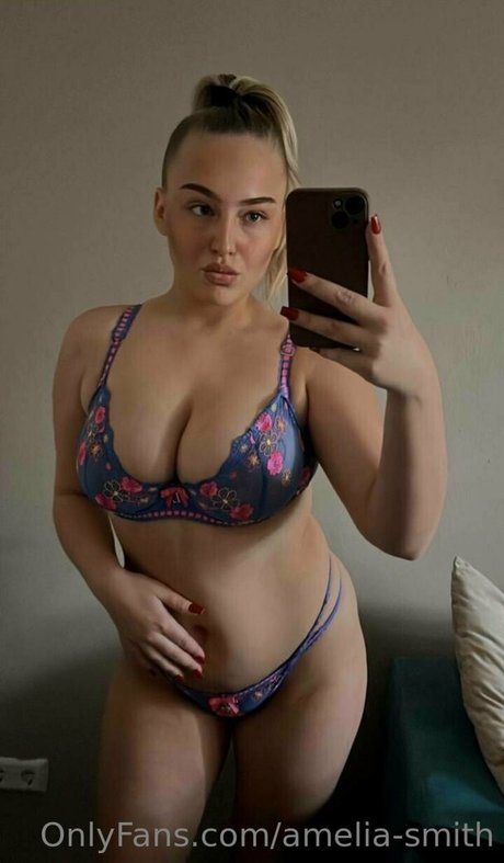 amelia smith modelo libre fotos