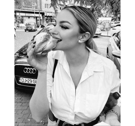 Andreea Ungur art modèle image