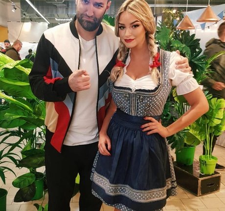 Andreea Ungur hermosa actriz galerías