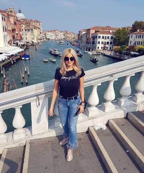 Andreea Ungur desnudos de estrellas foto