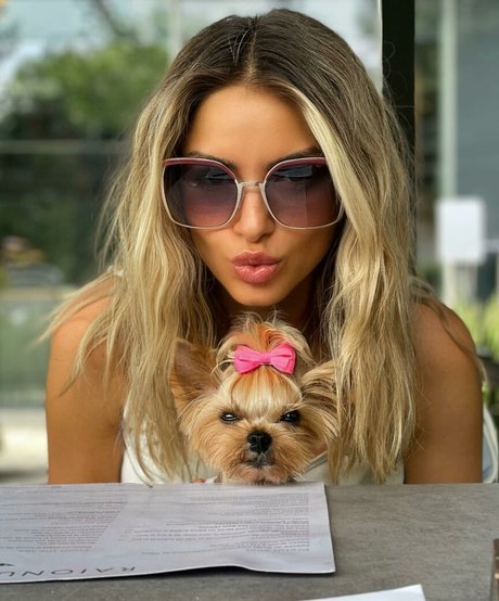 Andreea Ungur actriz erótica archivo