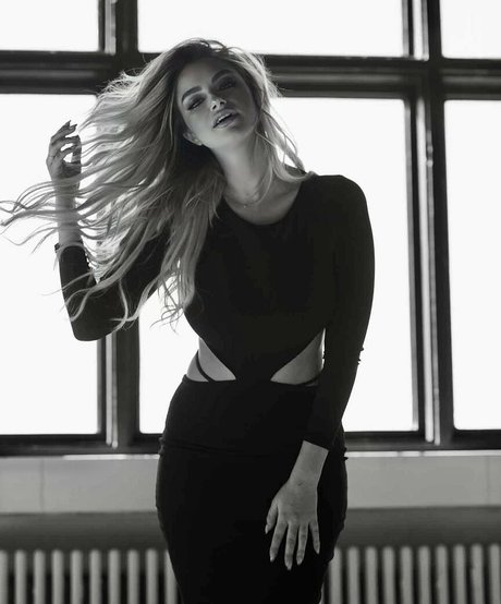 Andreea Ungur sexe de star du porno galerie