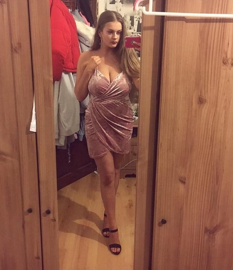 Bex McFadden erotic star photo