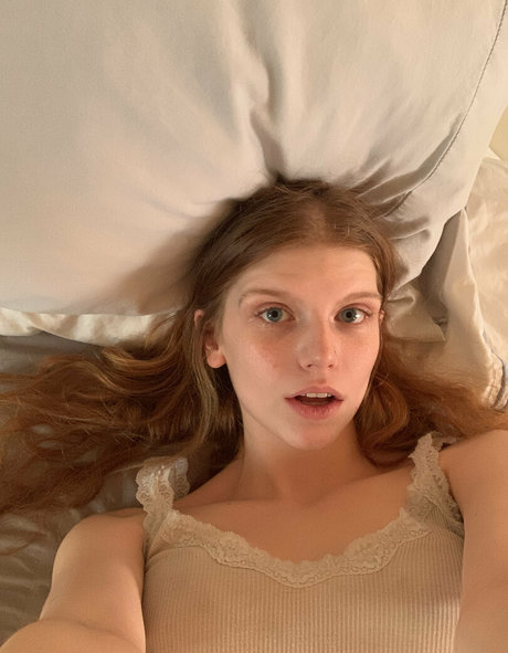 sexyredinbedfree sexe star des photos