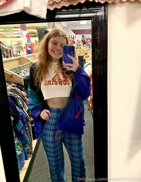 sexyredinbedfree libre de estrellas archivo