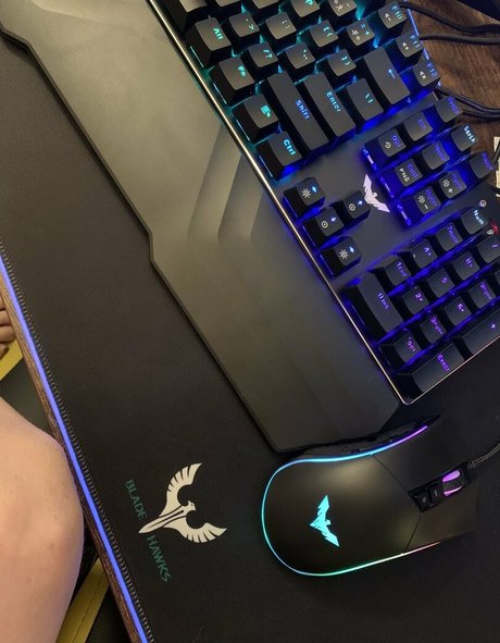 sexyredinbedfree actrice hd photo