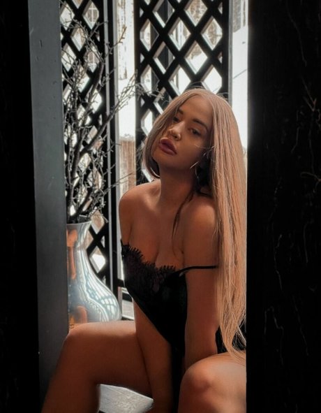 natasha westyy modelo hermosa imágenes