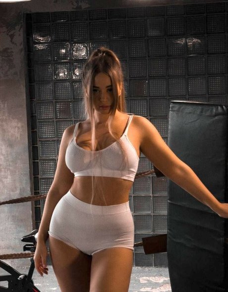 natasha westyy estrella erótica foto