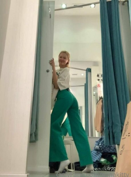 elinakitty desnudos de estrellas porno foto