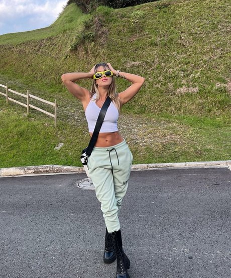 Mally Restrepo star art photos