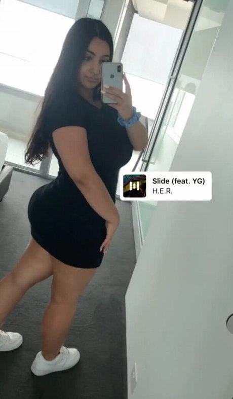 Sibel T estrella del arte galería