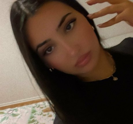 Sibel T belle actrice image