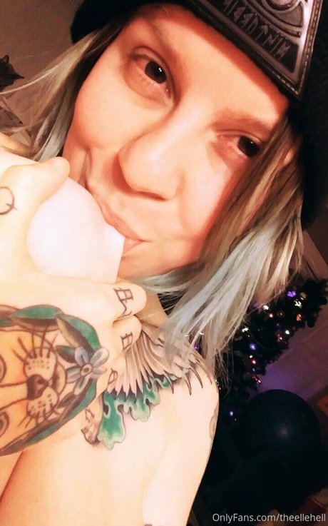 theellehell estrella bonita foto