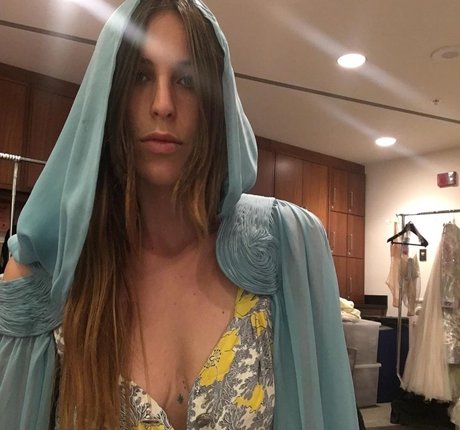 Scout Willis mannequin photos