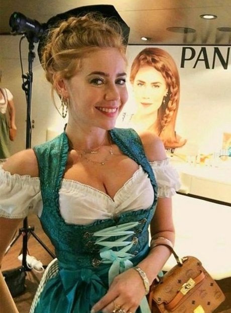 Palina Rojinski estrella porno perfecta imagen