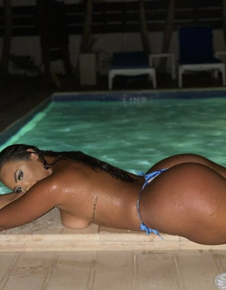 caamibernaal étoile sexy photo