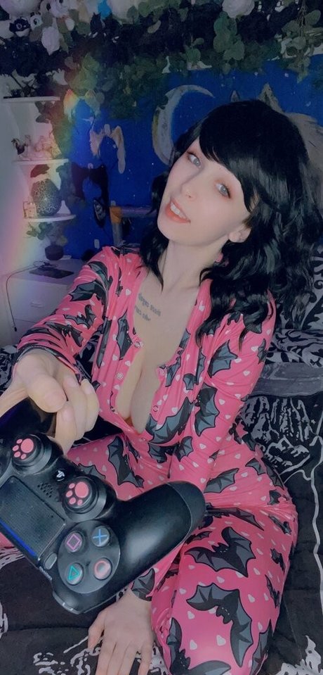 Emberwolf actriz desnuda foto