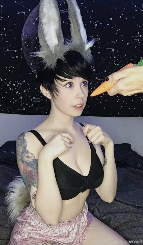 Emberwolf actriz de desnudos archivo