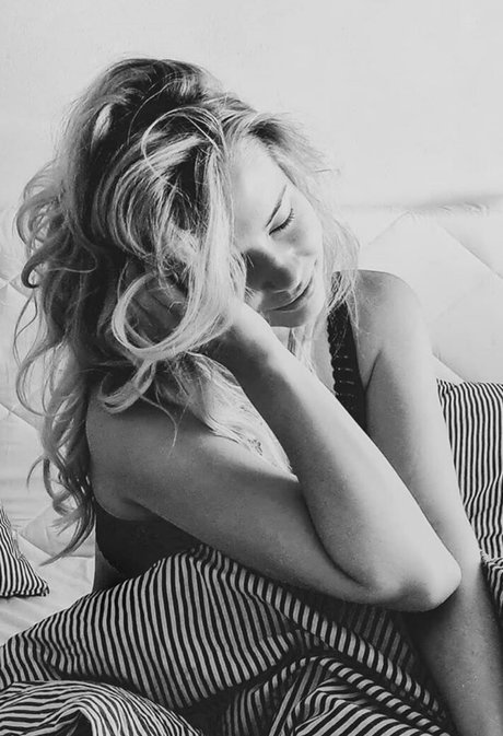 Laura Nieminen jolie actrice collection