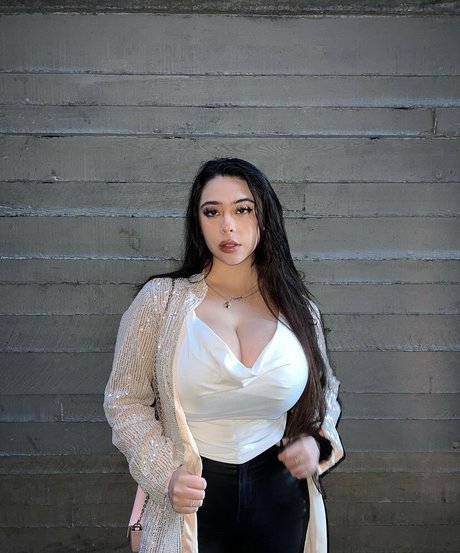 Reema Rochelle nus étoiles image