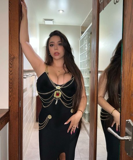 Reema Rochelle nus étoiles images