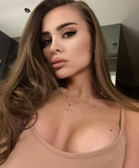 tinamayer actriz desnuda foto