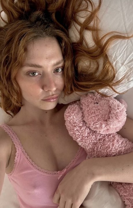 Luna Montana desnudos de estrellas galerías