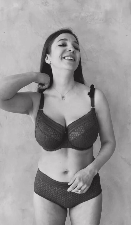 Galina Marian desnudos estrella porno imagen