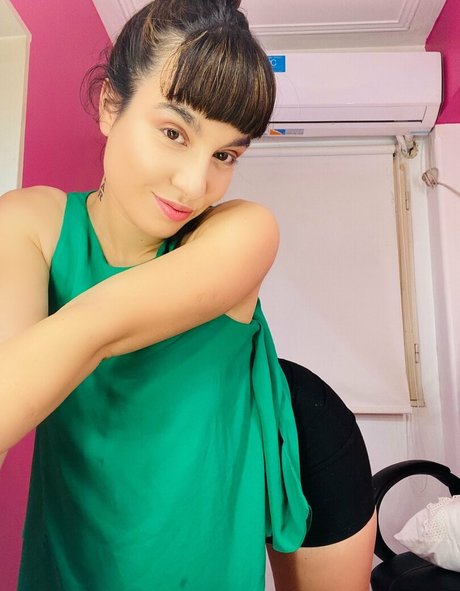 bellanatashaok modèle joli des photos