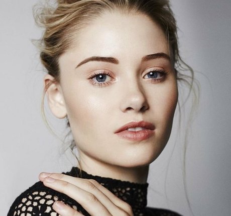 Virginia Gardner mejor estrella archivo