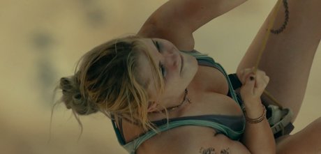 Virginia Gardner star du porno sexy archive