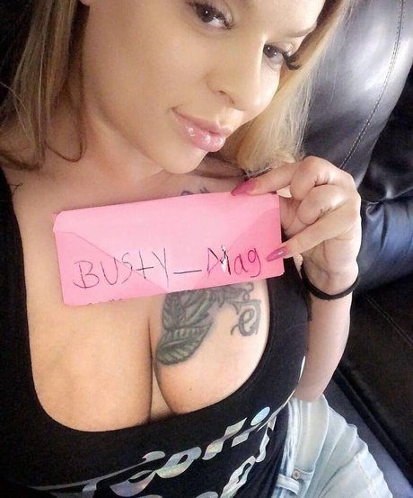 Busty Magazine estrella caliente imágenes