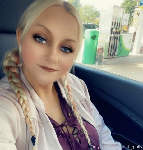 petitiepolly estrella desnuda foto
