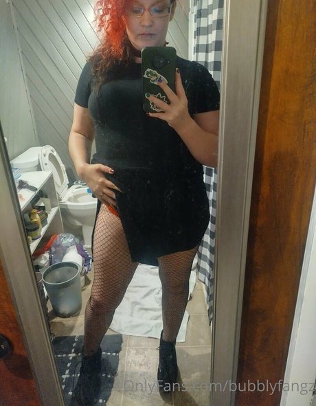 bubblyfangz actriz atractiva archivo