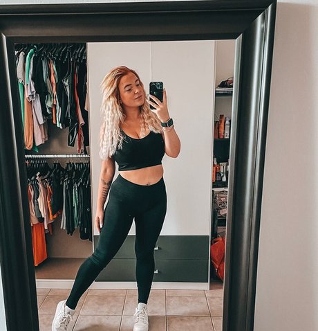 Sarah Neuhaus actrice de nus image