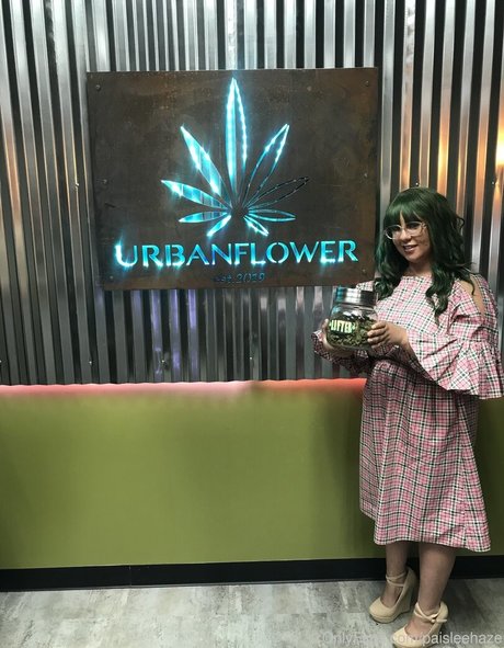 paisleehaze actriz caliente fotos