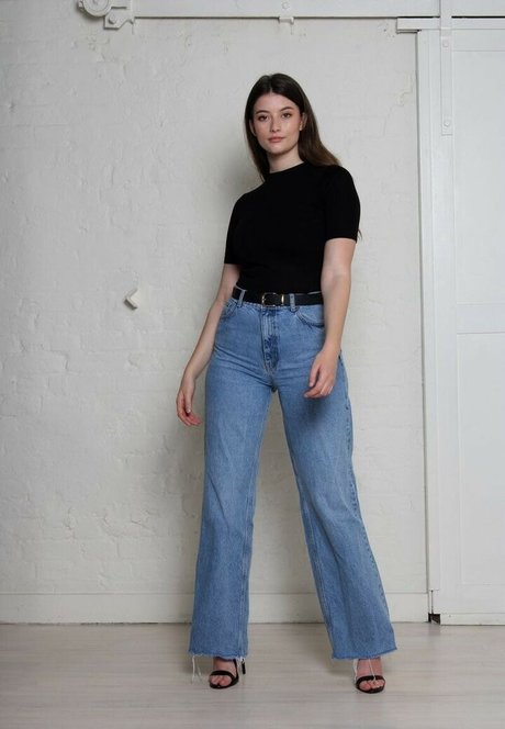 Ellie Weston actrice xxx collection