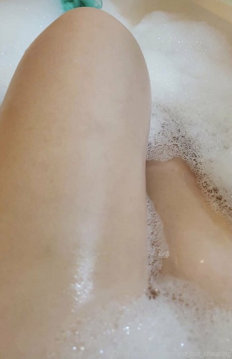 married but cheating model nude pics