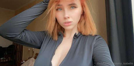 emy isabelle beautiful model pic