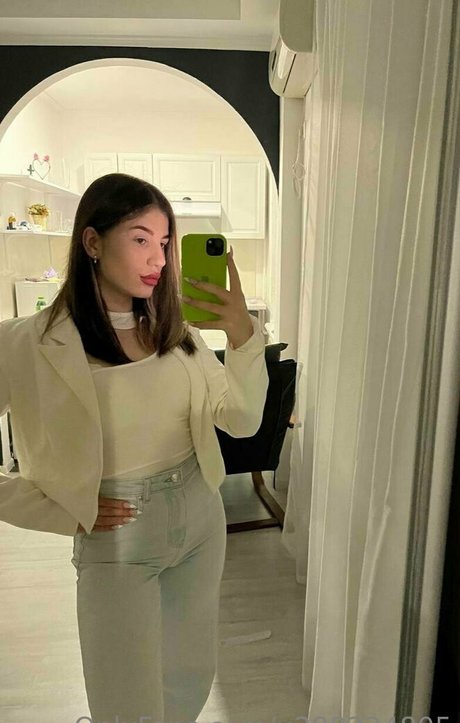 saddleviola modelo hermosa galería