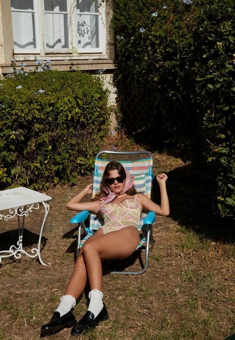 Olga Obumova star du porno de haute qualité image