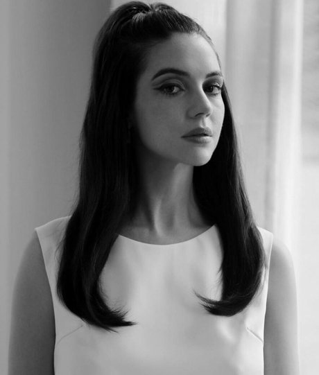 Adelaide Kane estrella porno perfecta archivo