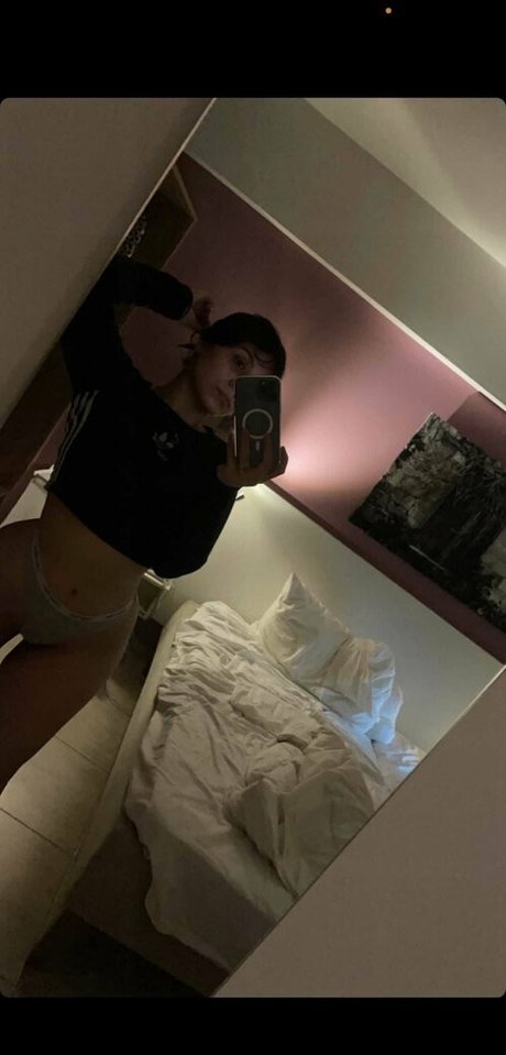 callmeshelly model porn pic