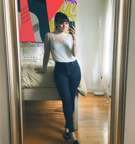 Hayley Orrantia top star des photos