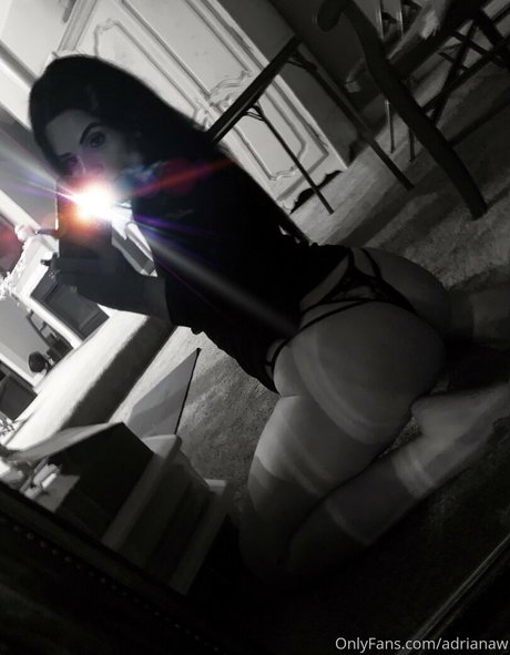 adrianaw naked model pictures
