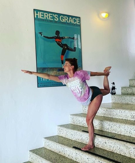 Ophelia Lovibond estrella porno exclusiva galería