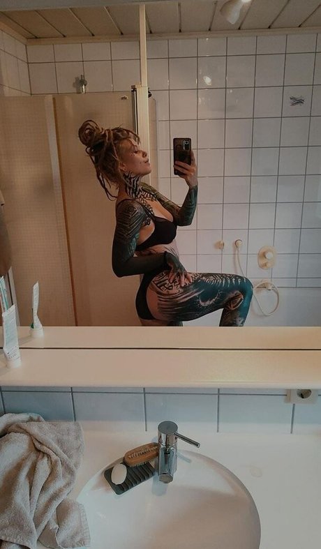 psychedelic mess star pornographic images